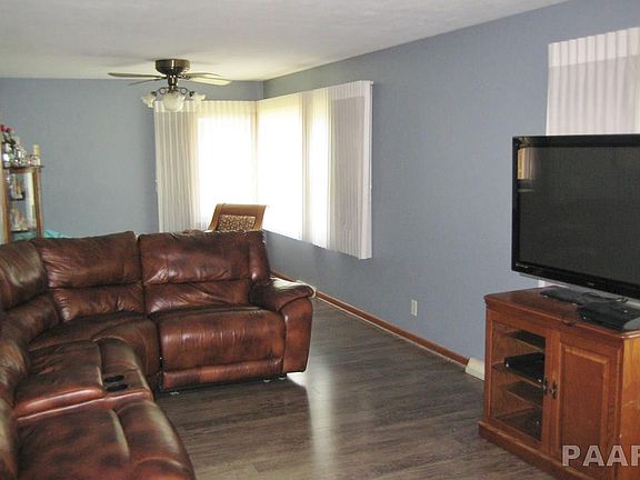4th image of 608 Oakwood Ln
