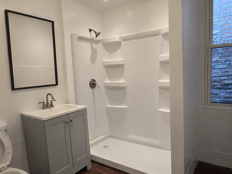 2324 W 24th St #1R — Photo 5
