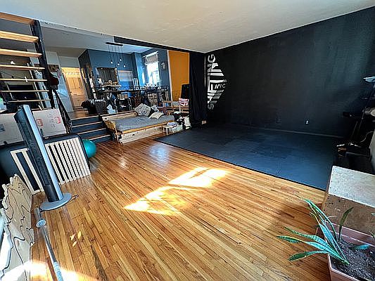 5th image of 320 E 65th St APT 519