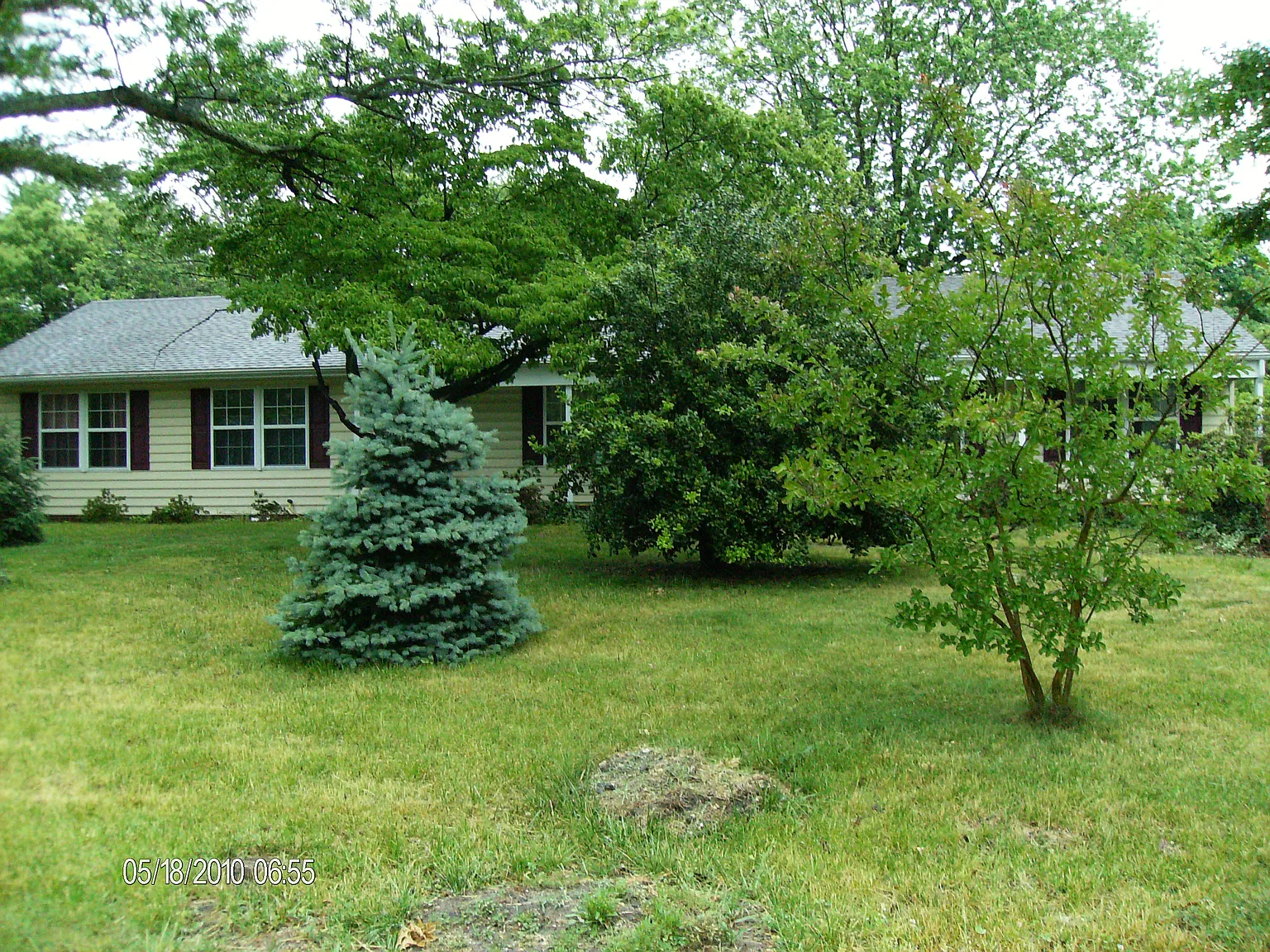 3 bed, 1.5 bath, 1989 sqft, $2,385 — Photo 2