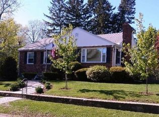 8 Robinhood Rd, Winchester, MA 01890