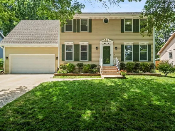 8218 N Virginia Ave, Kansas City, MO 64118
