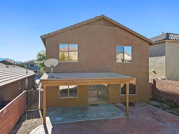 3rd image of 720 W Desert Blossom Dr