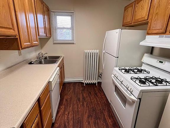 4th image of 88 E Main St APT 3