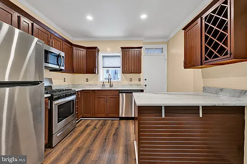 127 N Glover St Photo 1