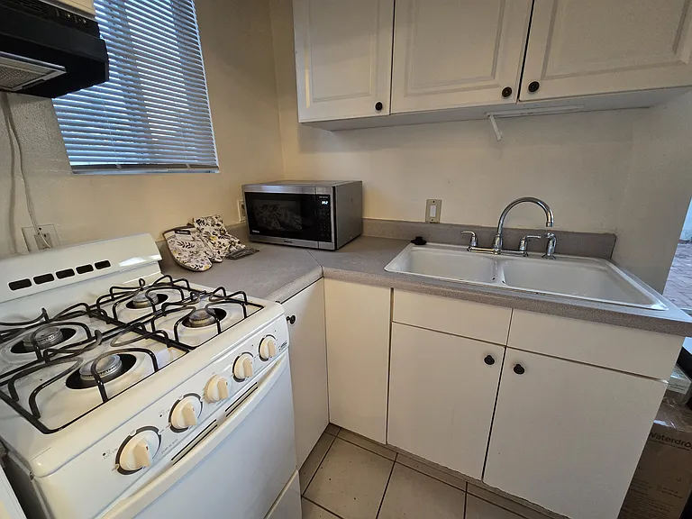 1810 Vicente Dr — Photo 8