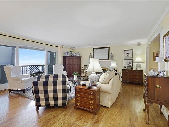 5th image of 121 N Palisades Dr