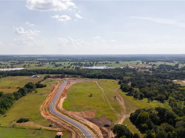 145 Pueblo Dr, Caldwell, TX 77836