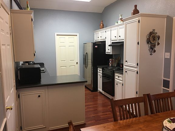 Lots of storage in kitchen 