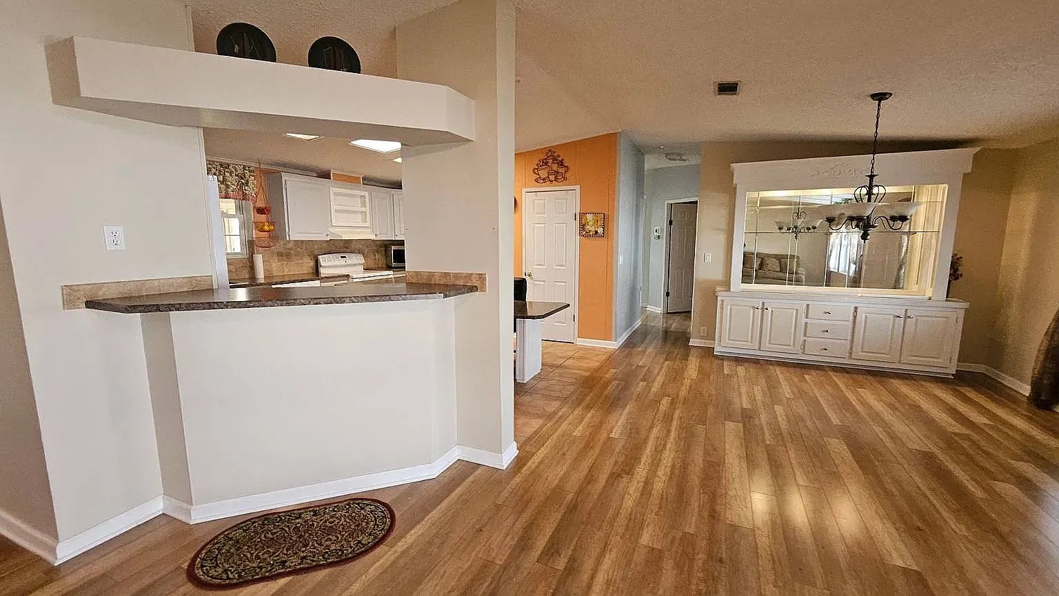 3 bed, 1998 sqft, $2,500 — Photo 3