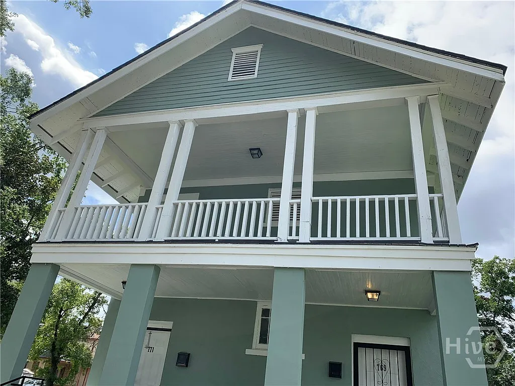2 bed, 1.0 bath, 1050 sqft, $1,645 — Photo 2