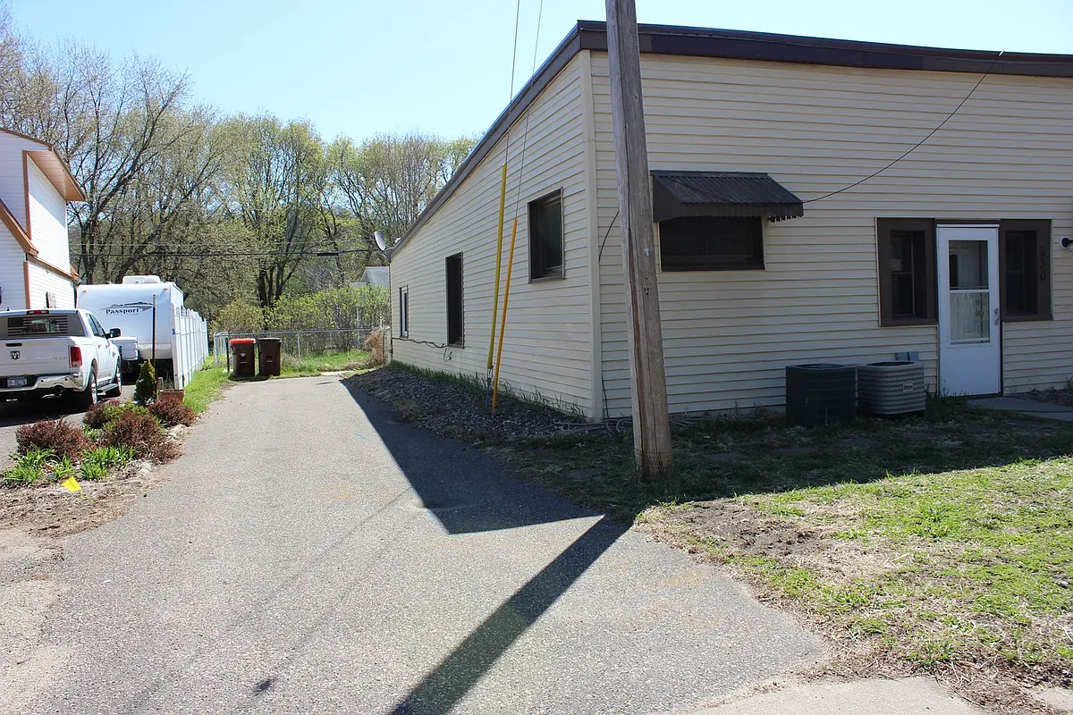 Building Photo - 630 7th Ave