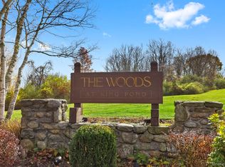 401 Woodsbrook Dr, Mahopac, NY 10541