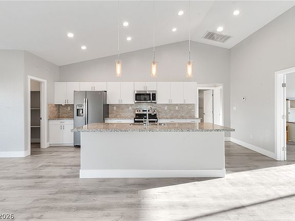 2nd image of 2261 Pampa Ave