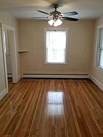 4th image of 1186 Chestnut St #1