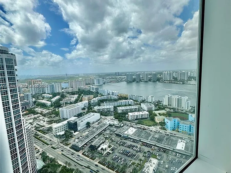 18201 Collins Ave #5307 — Photo 4