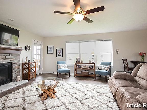 5th image of 587 Park Place Dr NE