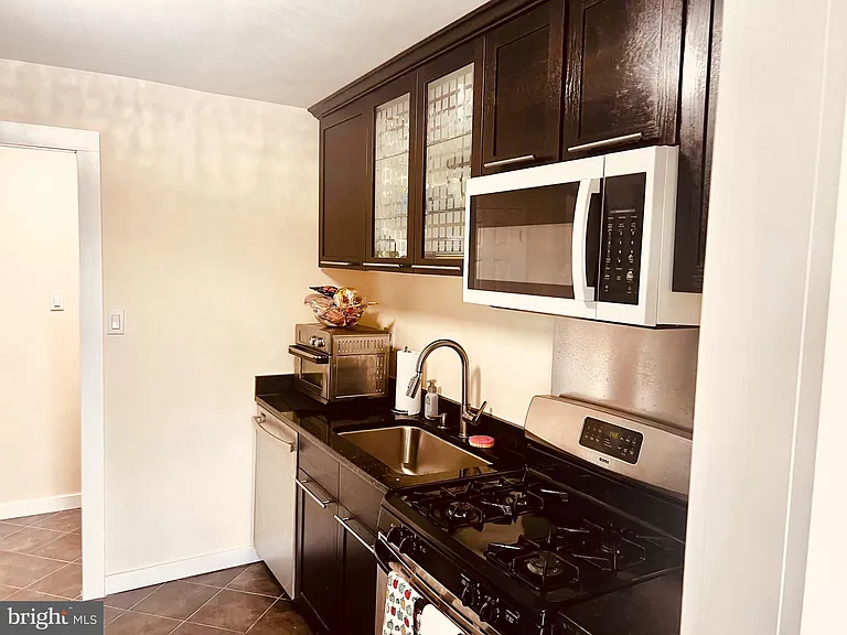 2500 N Van Dorn St #401 — Photo 10