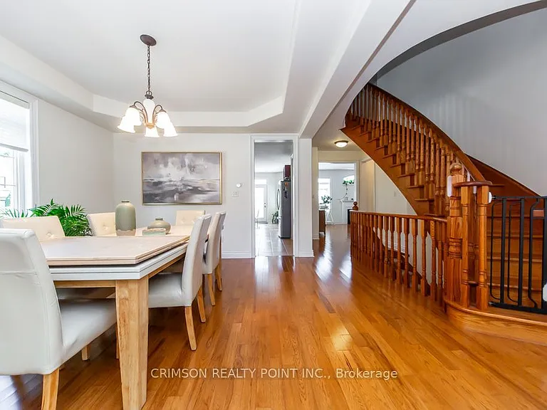 2304 Canterbury Cres — Photo 9