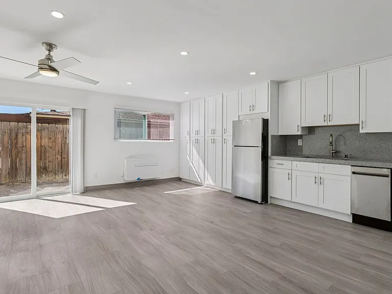738 S Orange Ave — Photo 4