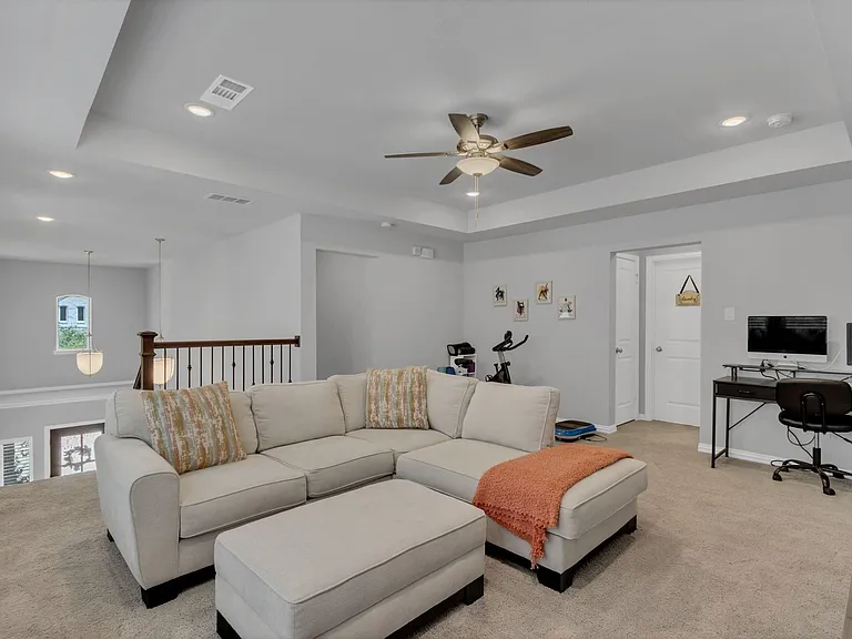 3908 Lucan Ln — Photo 19