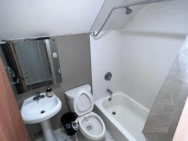527 Oak St — Photo 13