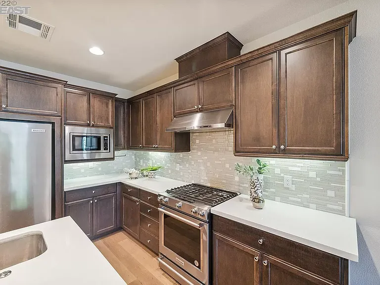 3047 Blackberry Ave — Photo 9