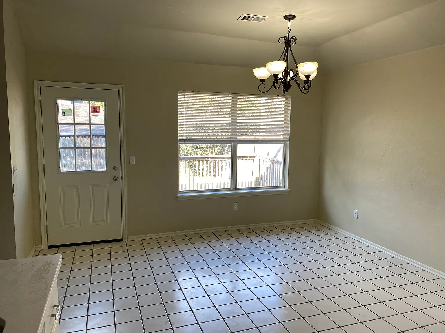 4 bed, 1991 sqft, $1,950 — Photo 4