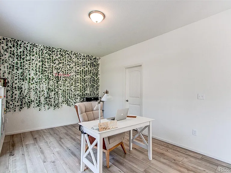 564 Felicity Loop — Photo 19