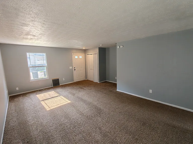405 Homestead St — Photo 5