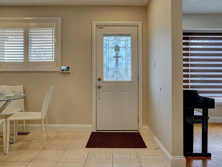 1051 Willowdale Ave #MAIN FL — Photo 2