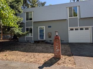 2213 Emerald St, Eugene, OR 97403