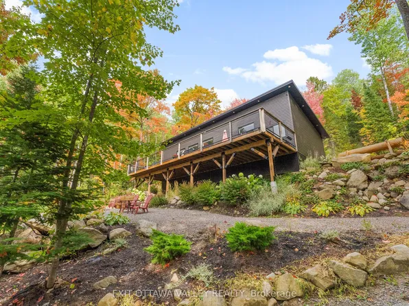 820 Hopefield Rd E, Madawaska Valley, ON K0J 1B0