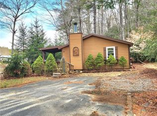 58 River Rd, Newland, NC 28657