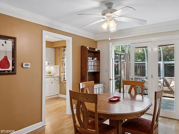 5th image of 670 Carriage Hill Dr