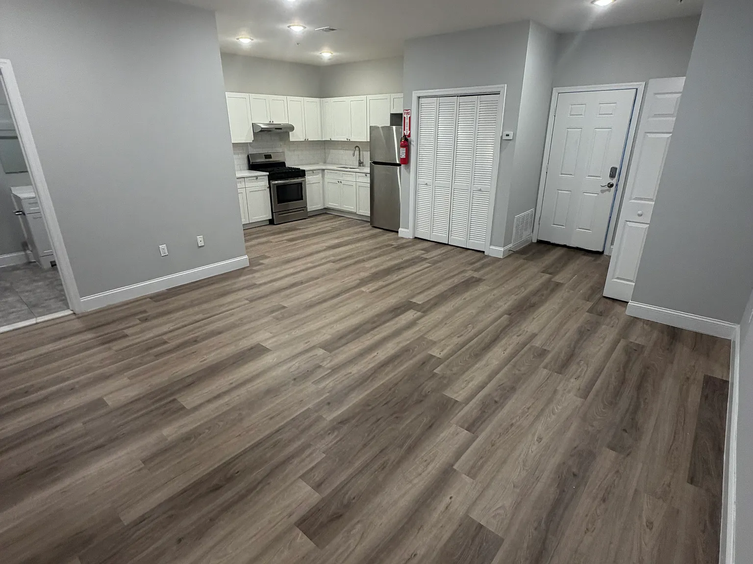 242 Harrison St — Photo 4