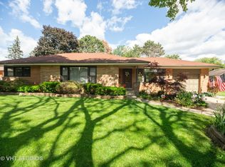 415 Cambridge Rd, Des Plaines, IL 60016
