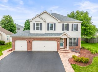 3 Arbors Edge Ct, Bolingbrook, IL 60490