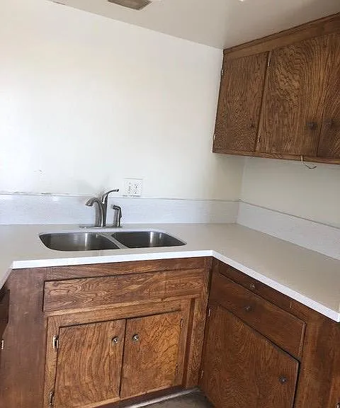 5736 Lexington Ave — Photo 8