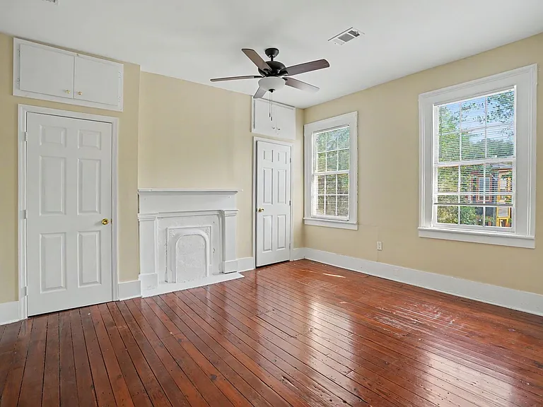 121 W Duffy St — Photo 24