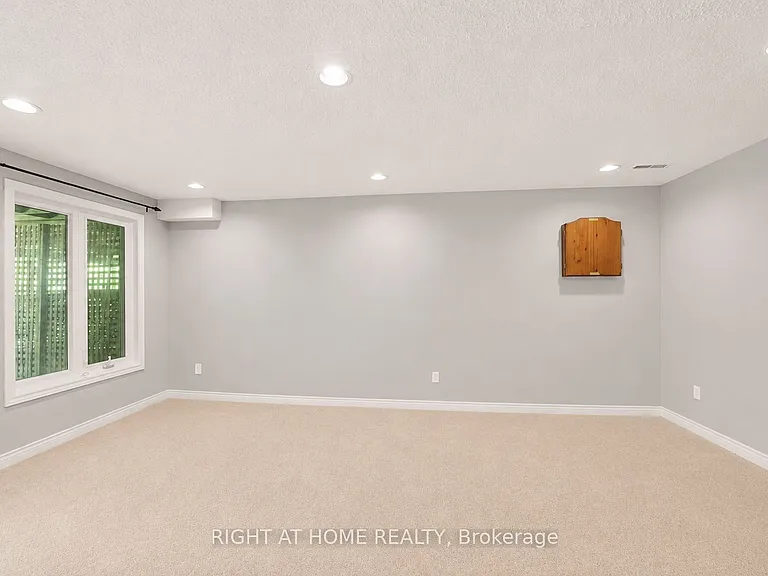 2233 Rockingham Dr — Photo 28