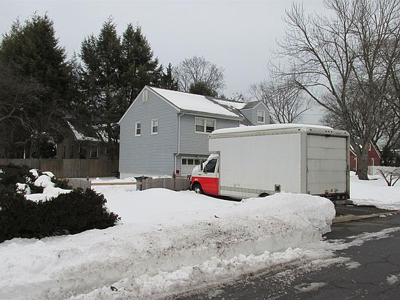 3rd image of 225 Cooper St