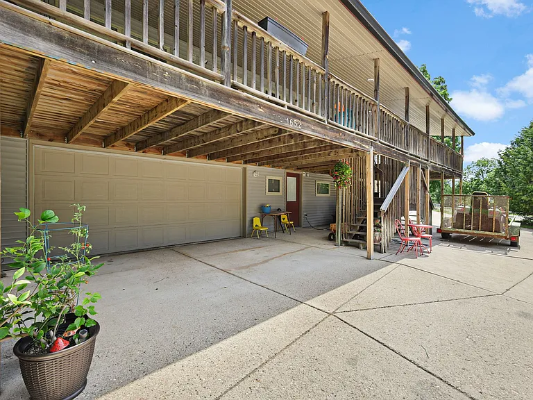 1652 Washington St — Photo 4