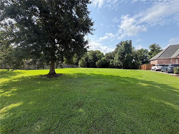 3rd image of 120 Green Trails Dr