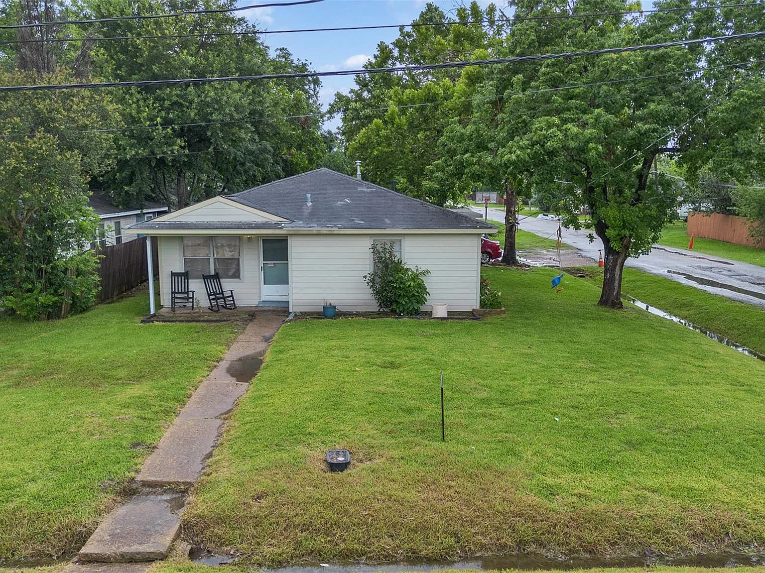 3 bed, 1.5 bath, 1626 sqft, $1,750 — Photo 2