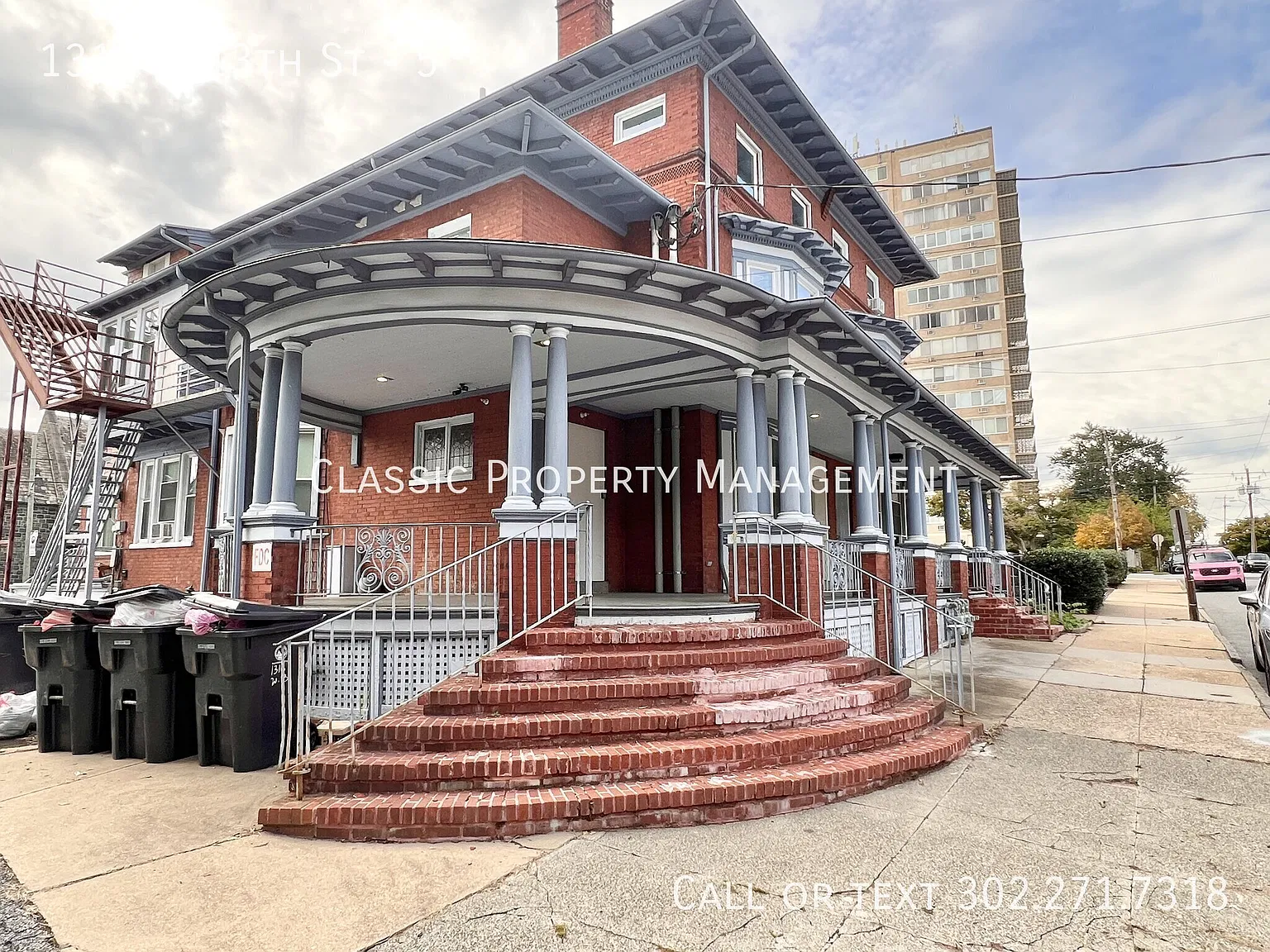 2 bed, 1 bath, top floor apartment in Trolley Square with washer & dryer and off-street parking! — Photo 2