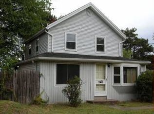 592 North St, Windsor Locks, CT 06096