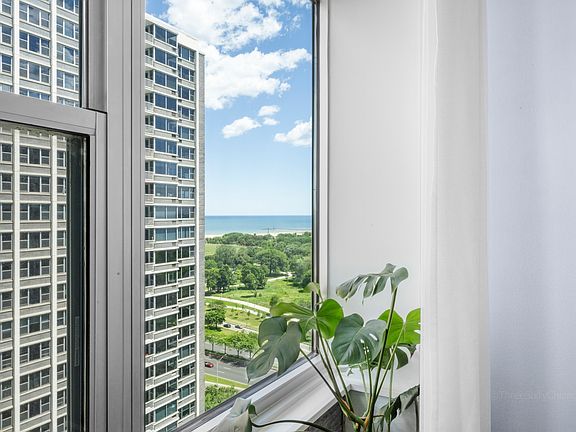 4th image of 4250 N Marine Dr APT 2113