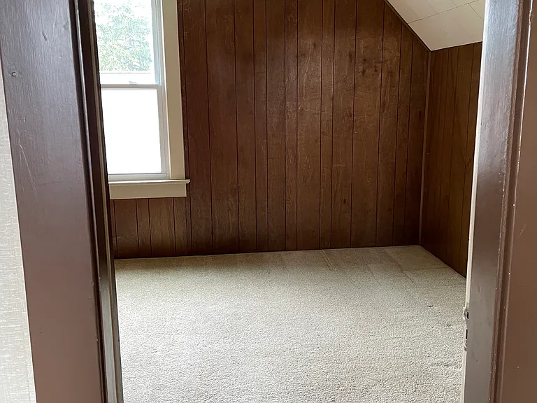 1055 E Market St — Photo 10