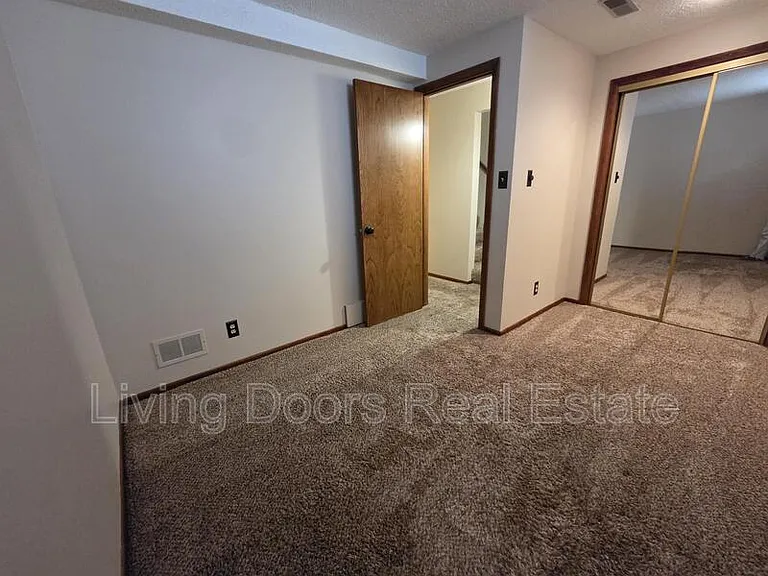2335 Southwood Pl — Photo 11